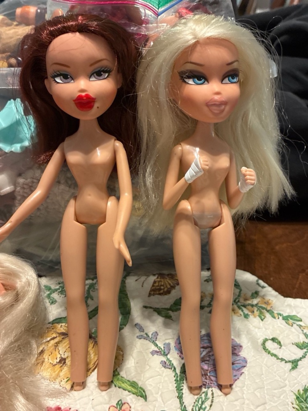 Set of Two Bratz Fashion Dolls - Cloe and roxxi